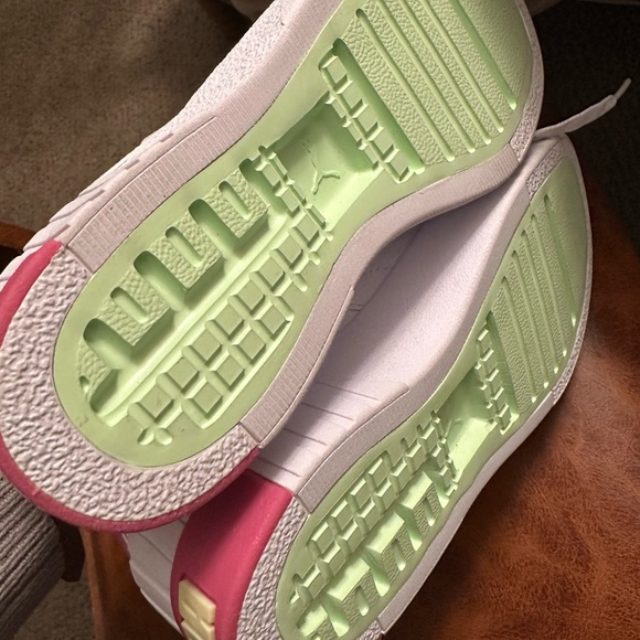 Puma Women's Sneakers in White and Pink - Picture 7 of 7